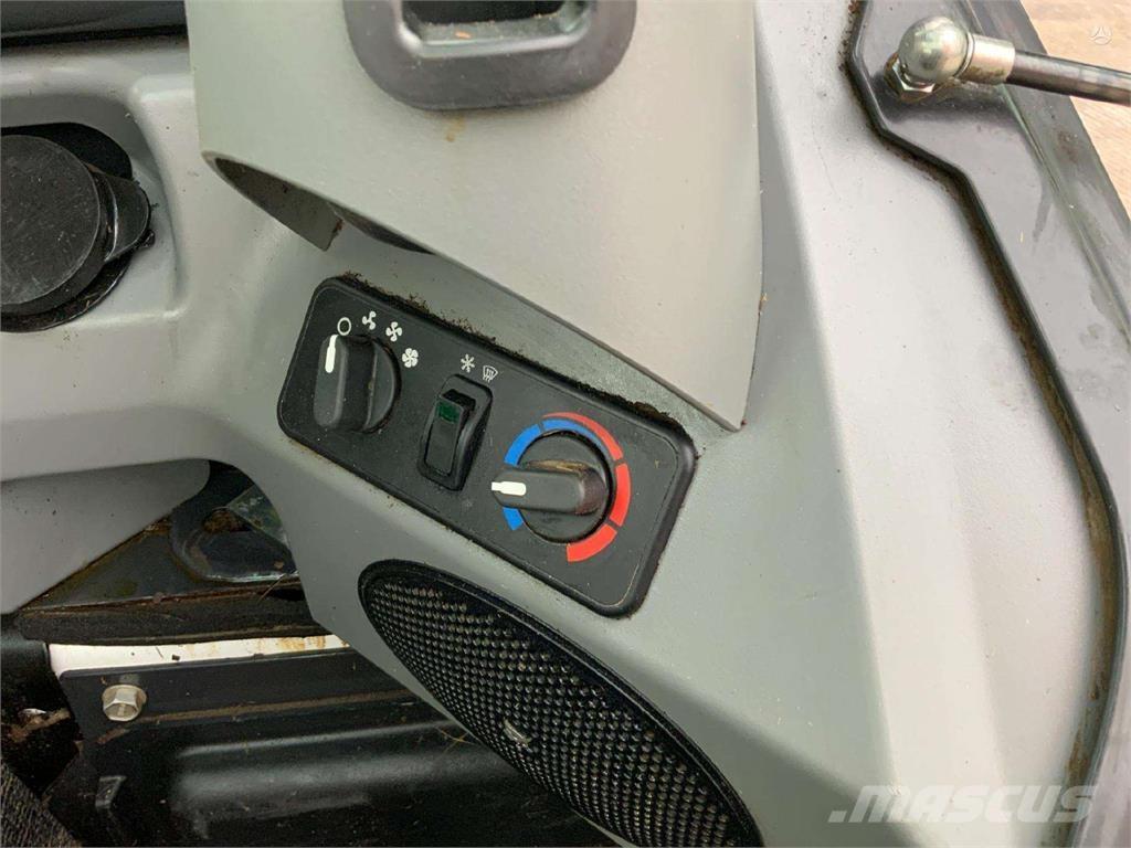 Bobcat T590 小型裝載機