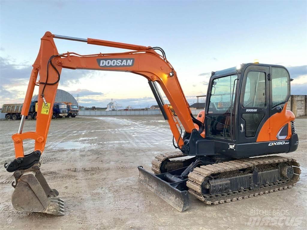 Doosan DX 60 C 小型挖土機/掘鑿機<7t(小型挖掘機)