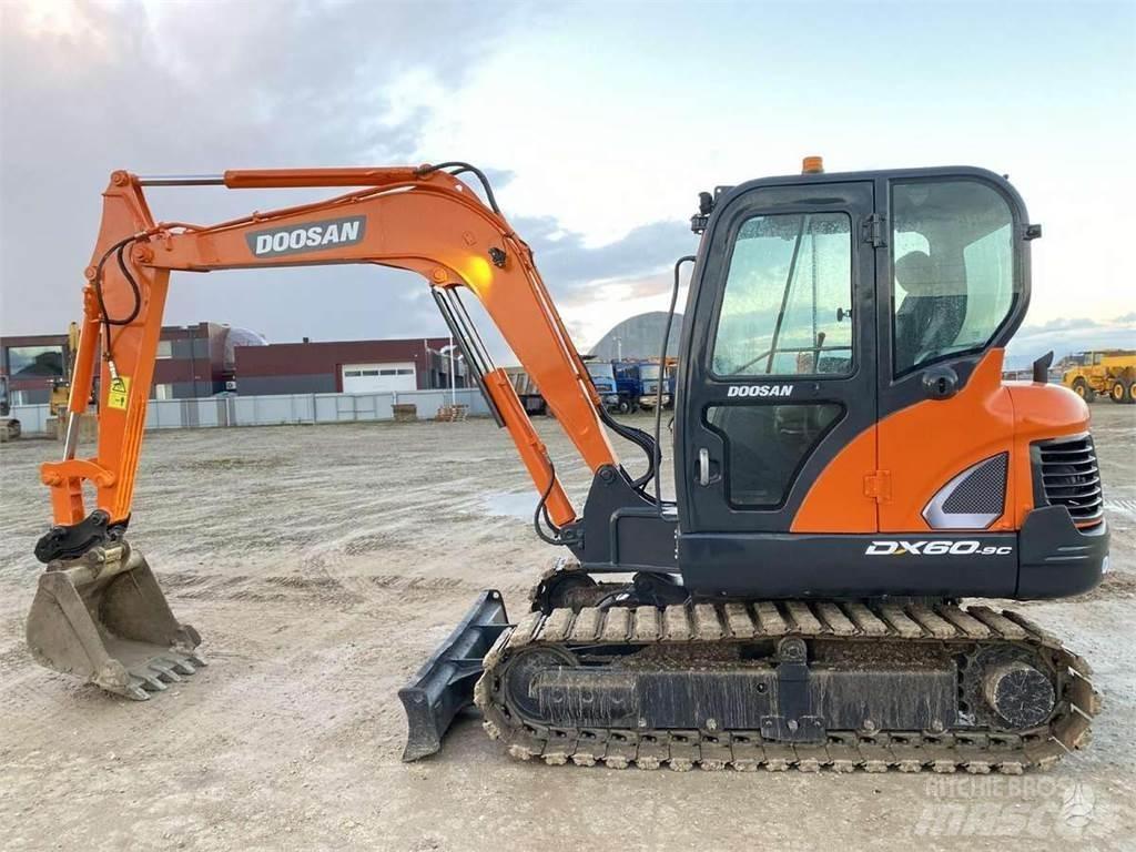 Doosan DX 60 C 小型挖土機/掘鑿機<7t(小型挖掘機)