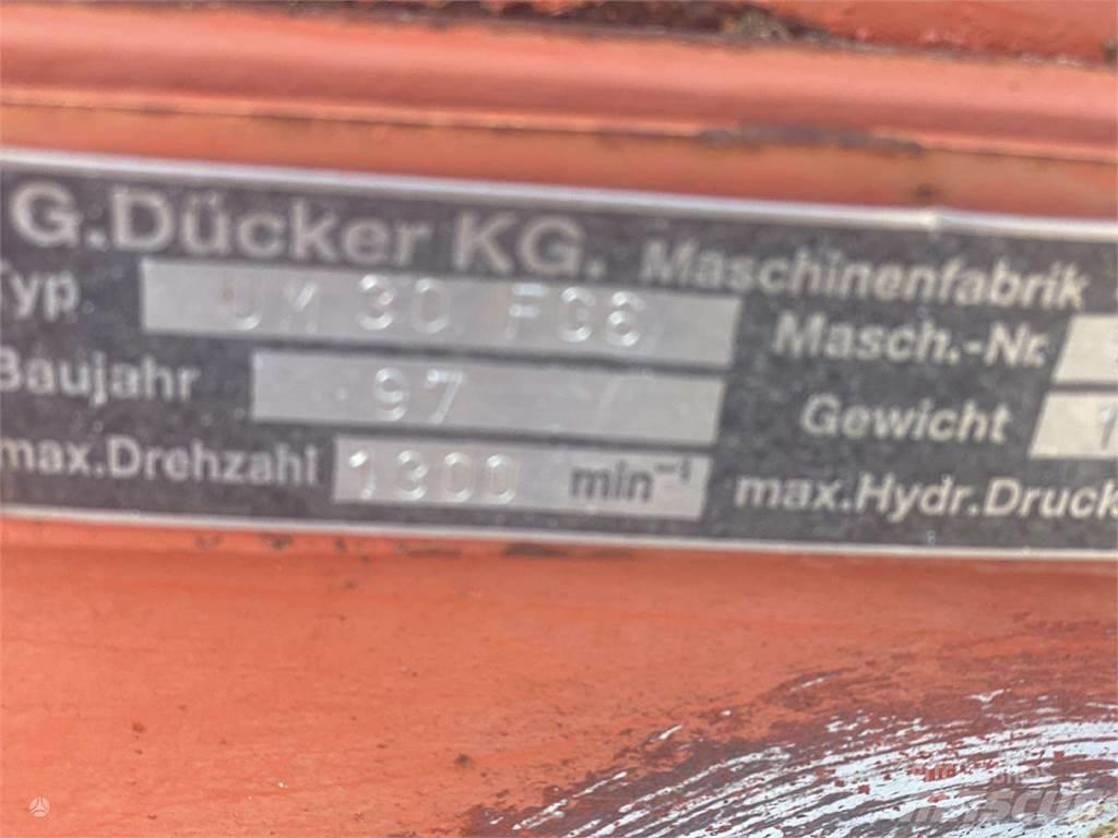 Dücker 300 割草調節裝置