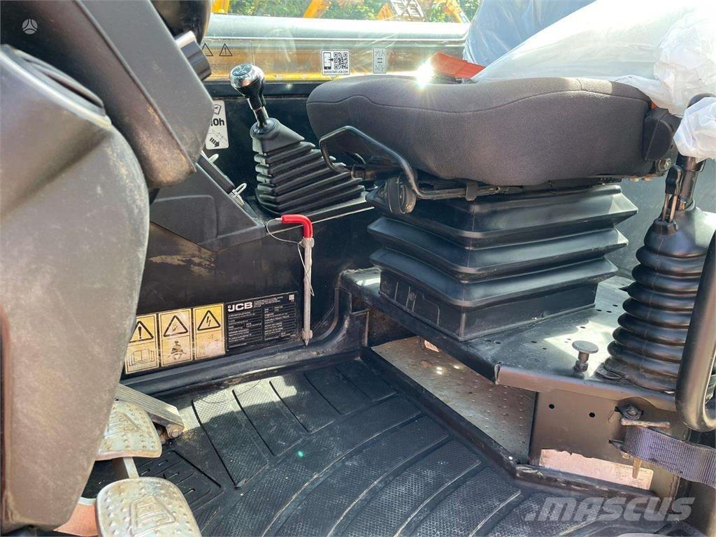 JCB 540-140 伸縮臂操作車