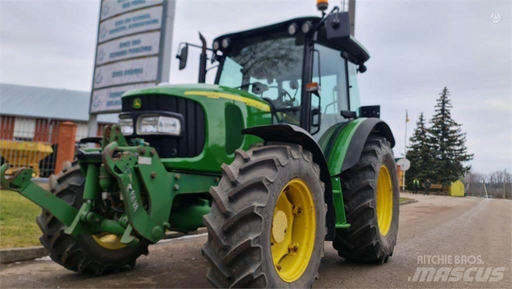 John Deere 5820 曳引機