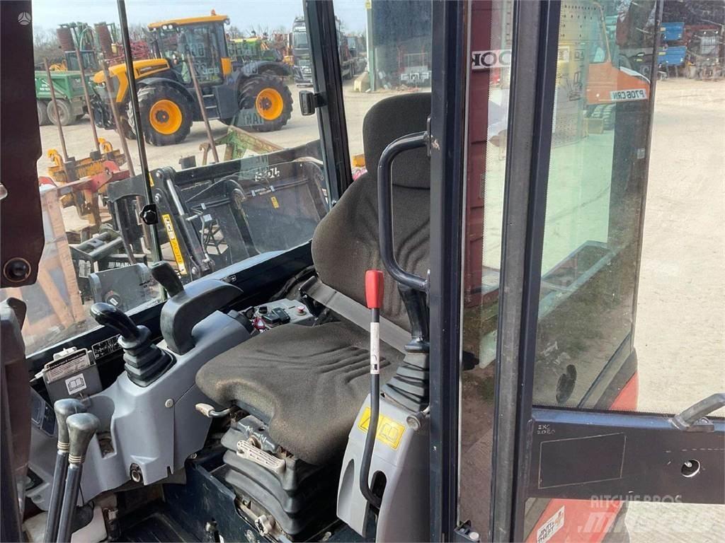 Kubota KX030-4 小型挖土機/掘鑿機<7t(小型挖掘機)