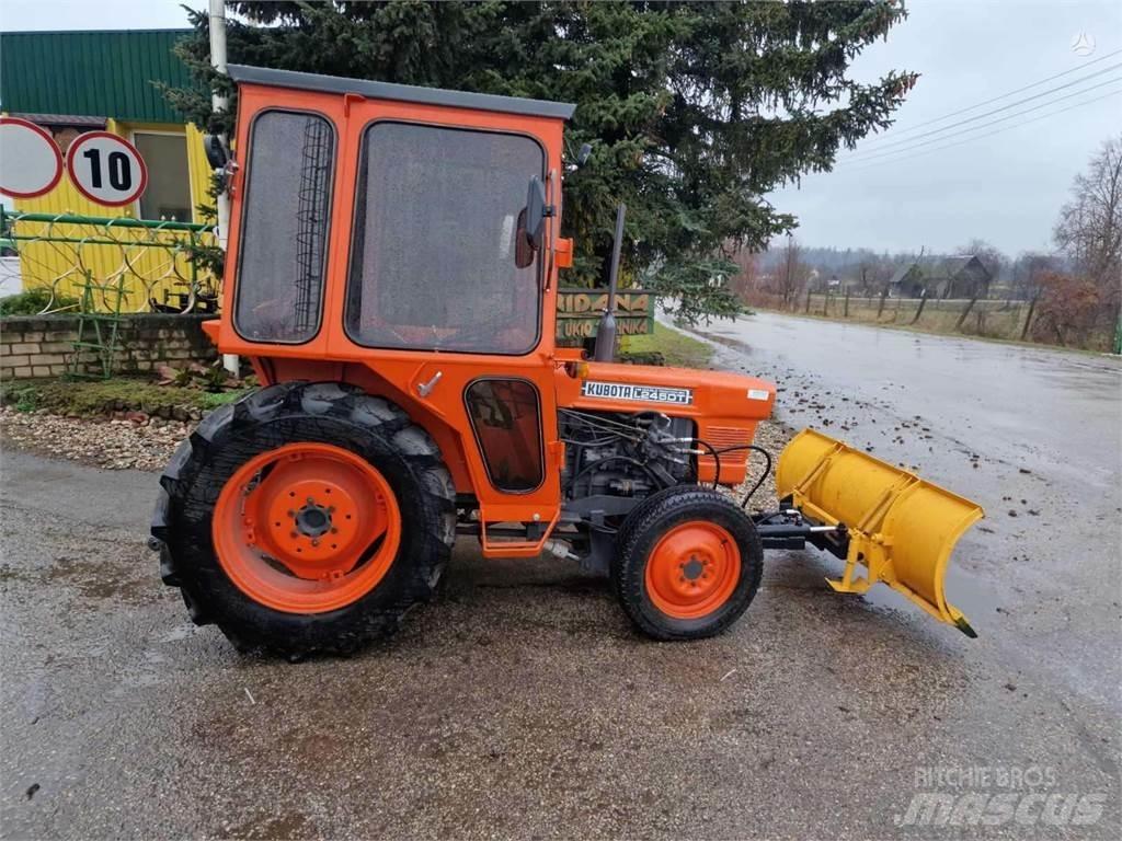 Kubota L245dt 曳引機