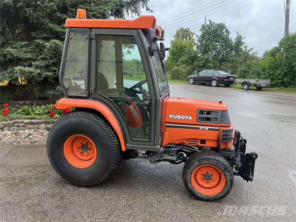 Kubota ST-30 曳引機