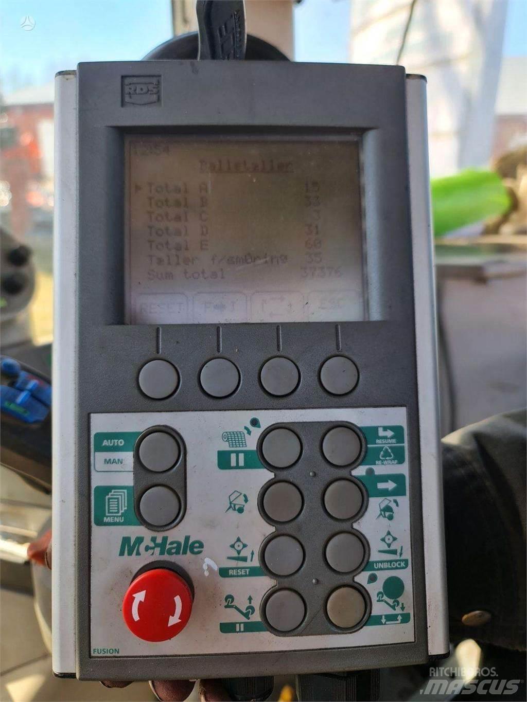 McHale FUSion 2 圓型牧草打包機