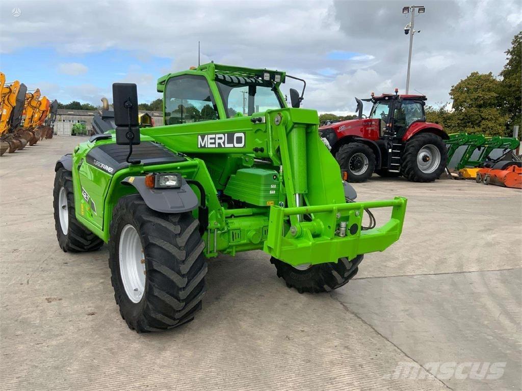 Merlo TF42.7 前端裝載機和挖掘機
