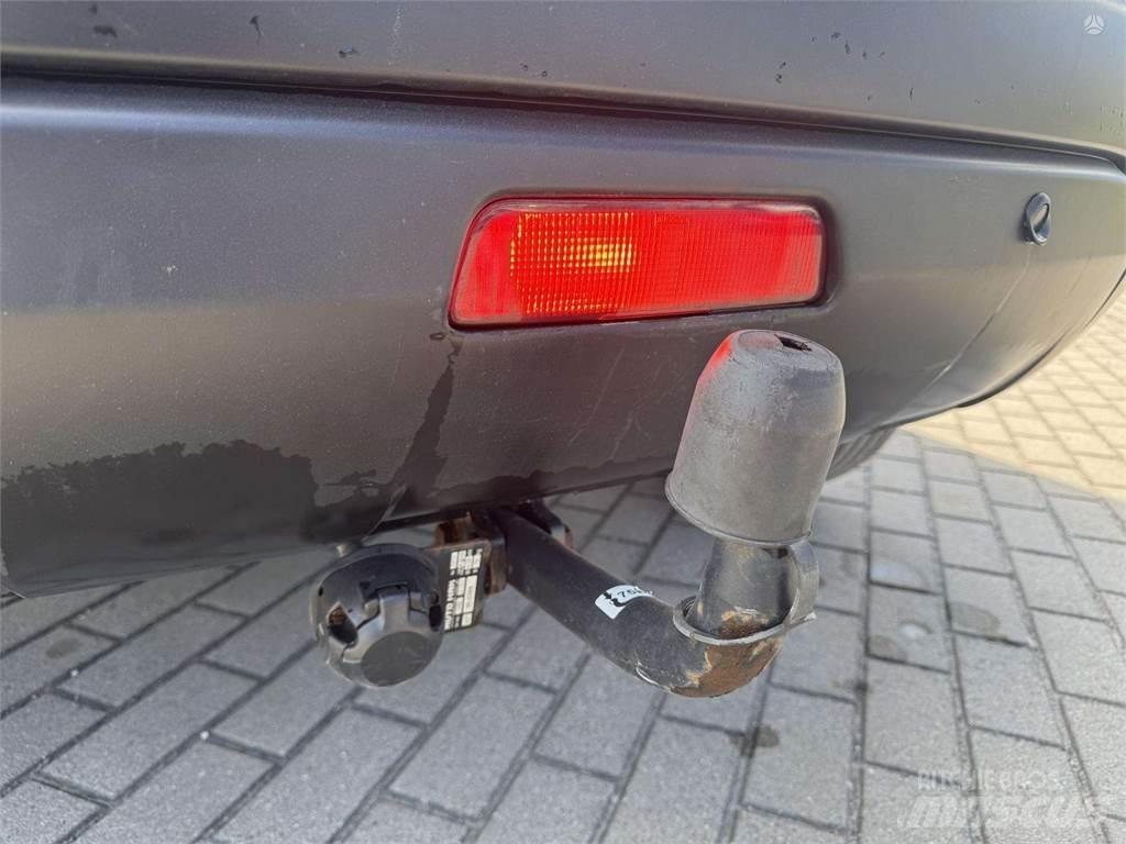 Nissan  汽車
