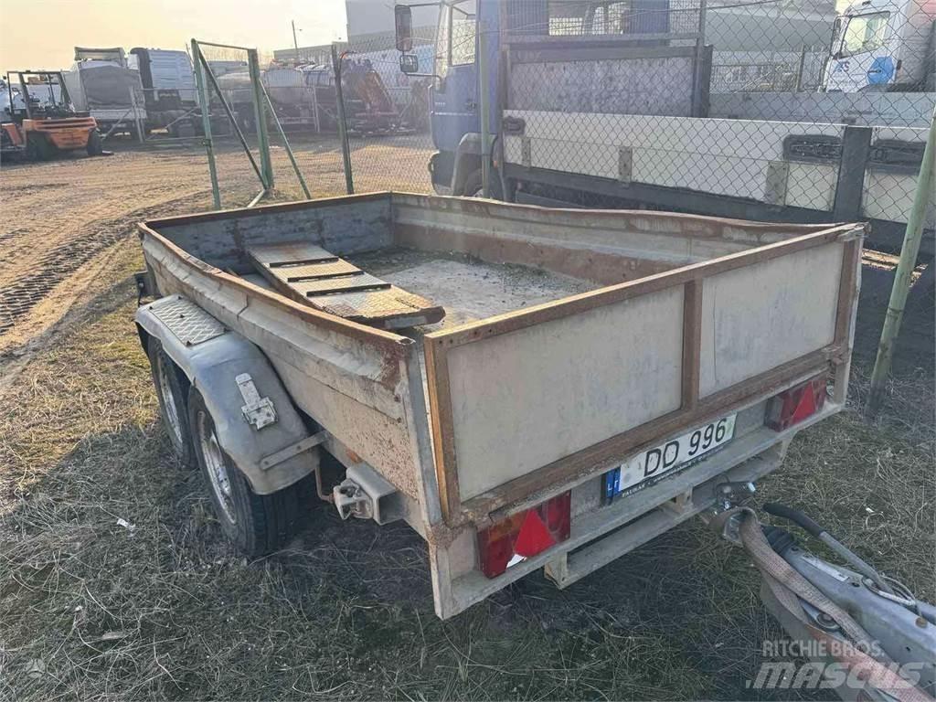 Tauras BZ 2530 輕型拖車