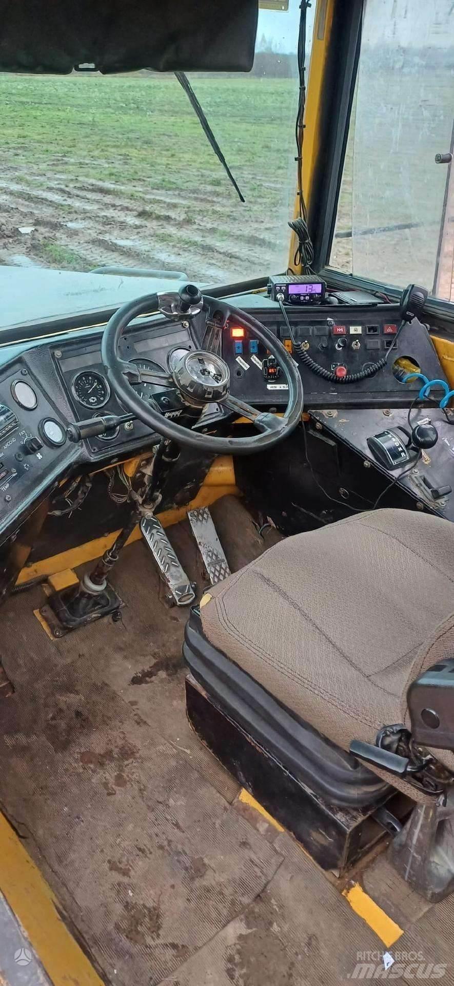 Volvo A25C 鉸接式起吊車