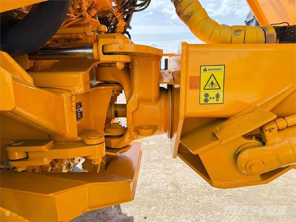 Volvo A25C 鉸接式起吊車