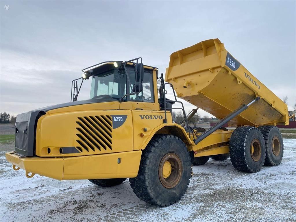 Volvo A25D 鉸接式起吊車
