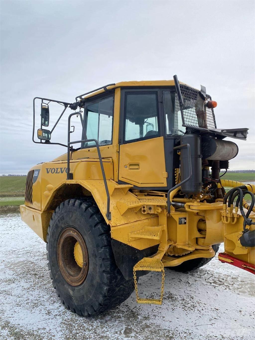 Volvo A25D 鉸接式起吊車