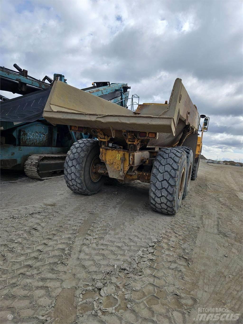 Volvo A25D 鉸接式起吊車