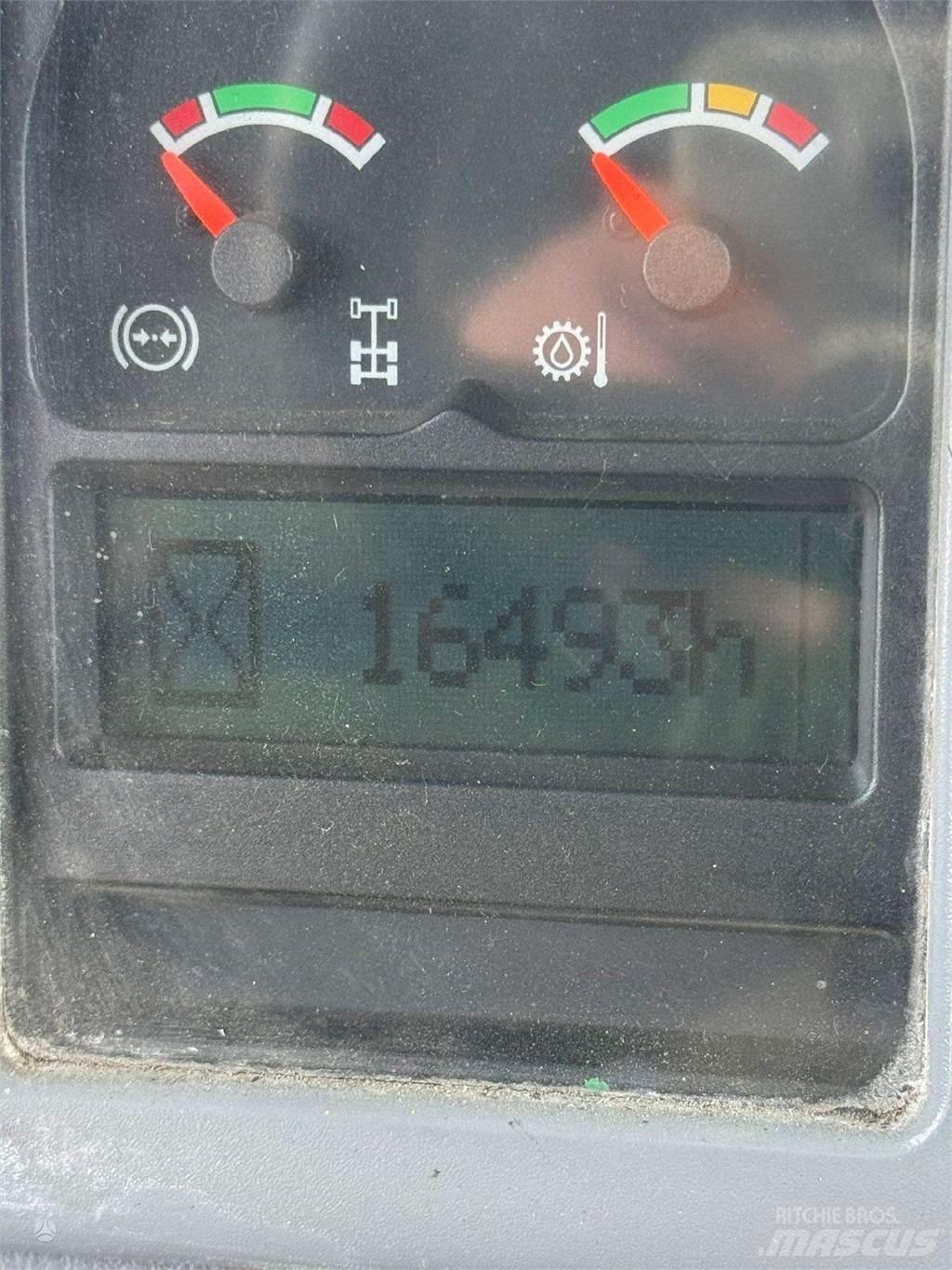 Volvo A25D 鉸接式起吊車