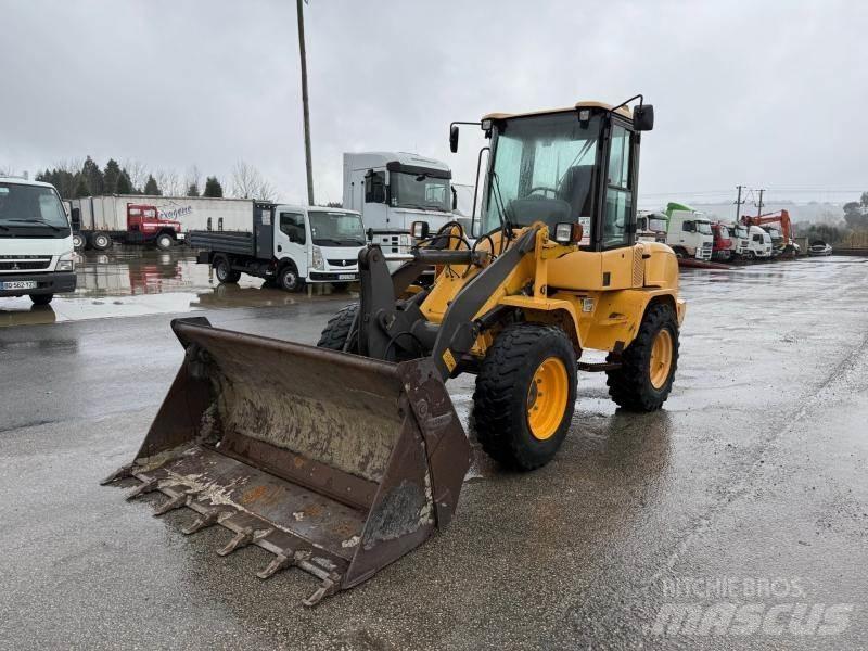 Volvo L 30 小型裝載機