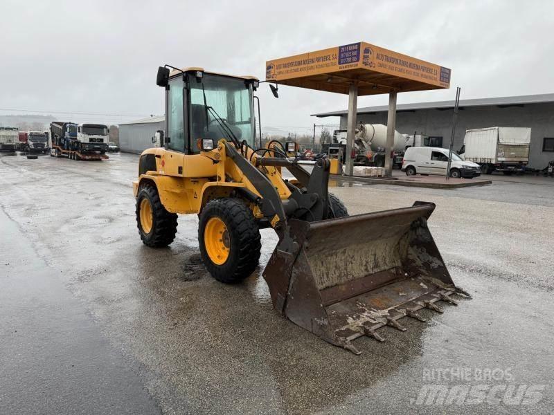 Volvo L 30 小型裝載機