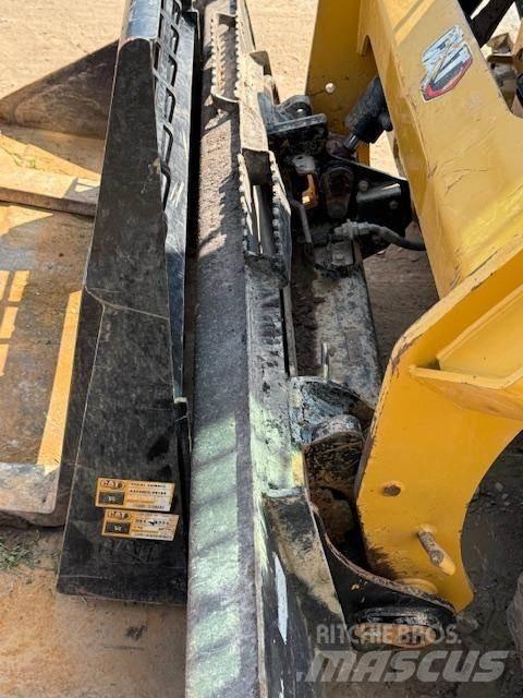 CAT 259D3 滑移轉向裝載機