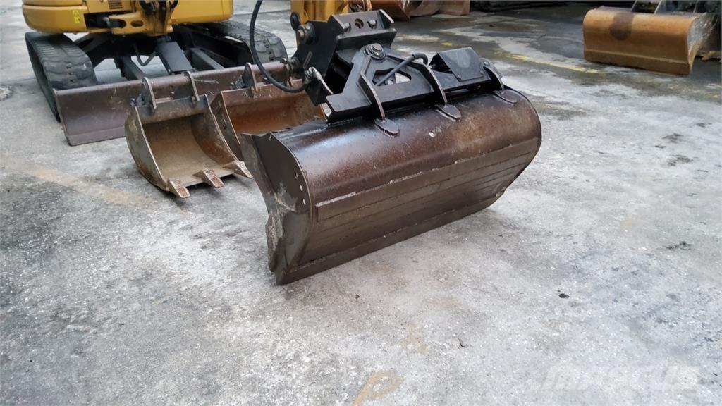 CAT 303.5E CR 小型挖土機/掘鑿機<7t(小型挖掘機)