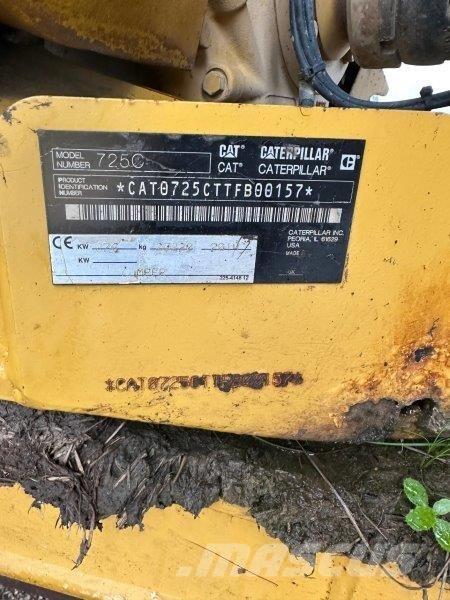 CAT 725C 鉸接式起吊車