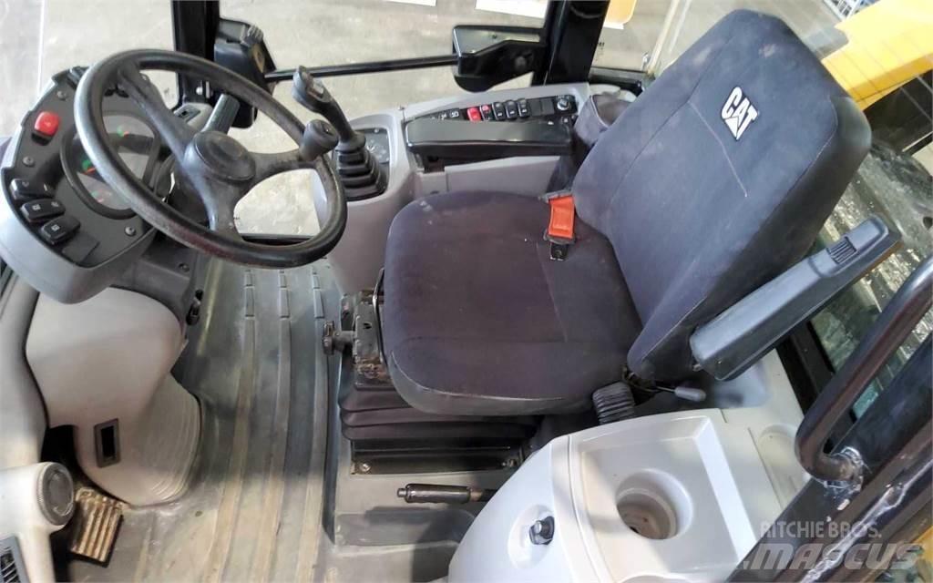 CAT 906M 輪胎式裝載機