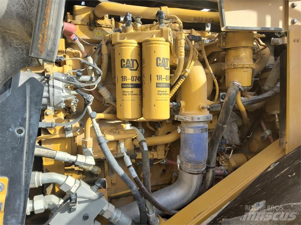 CAT 982M 輪胎式裝載機