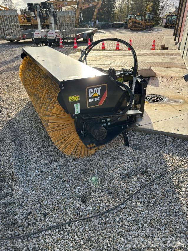 CAT Broom BA118C 滑移轉向裝載機
