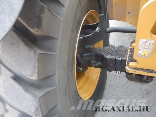 CAT TH 414C 農業用伸縮臂裝載機