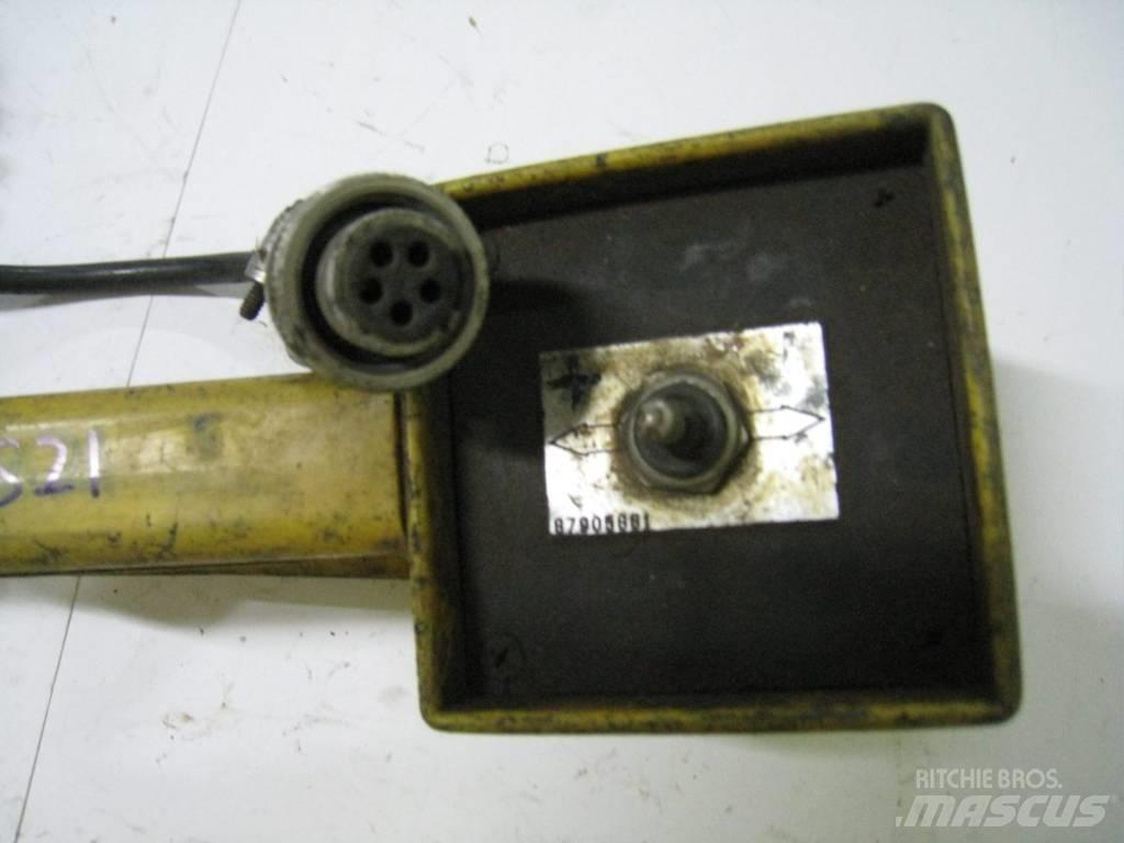 CAT BB 650 電子設備