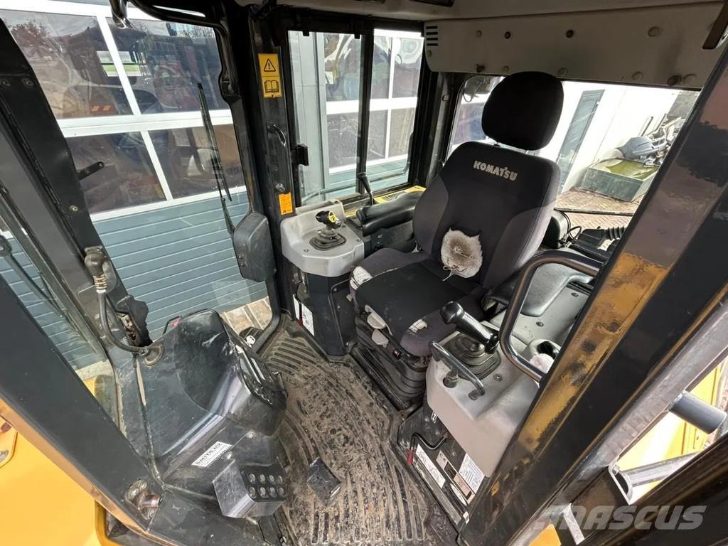 Komatsu D61PX-23 履帶推土機