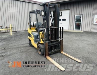 CAT C 6000 貨櫃搬運機