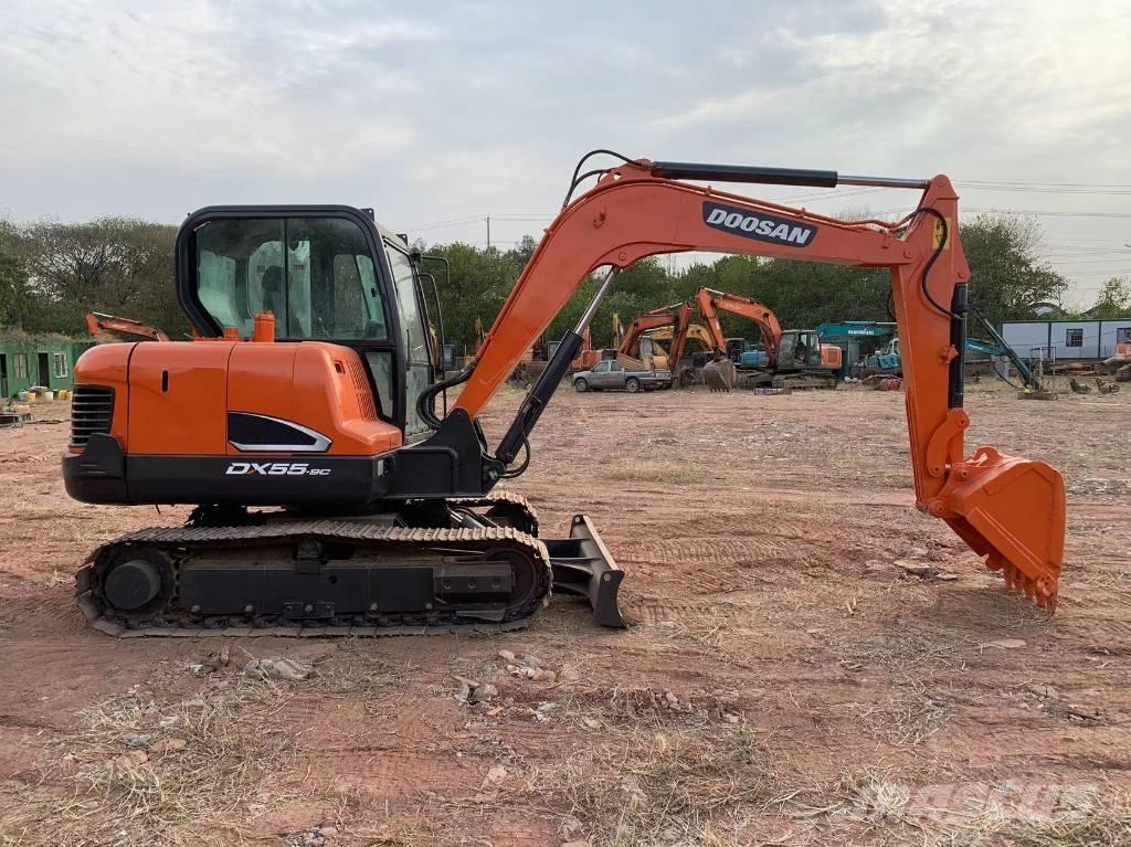 Doosan DX 55 小型挖土機/掘鑿機<7t(小型挖掘機)