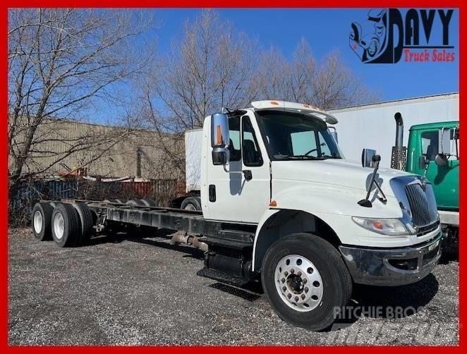 International 4400 平板式/側卸式卡車
