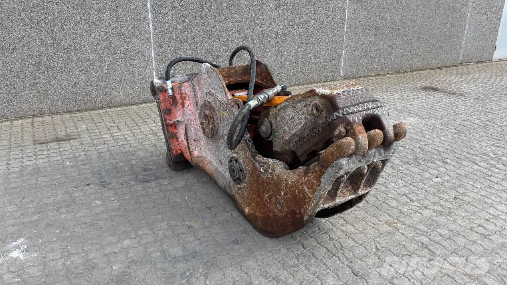 NPK G 18 J 工程軋碎機(壓碎機)