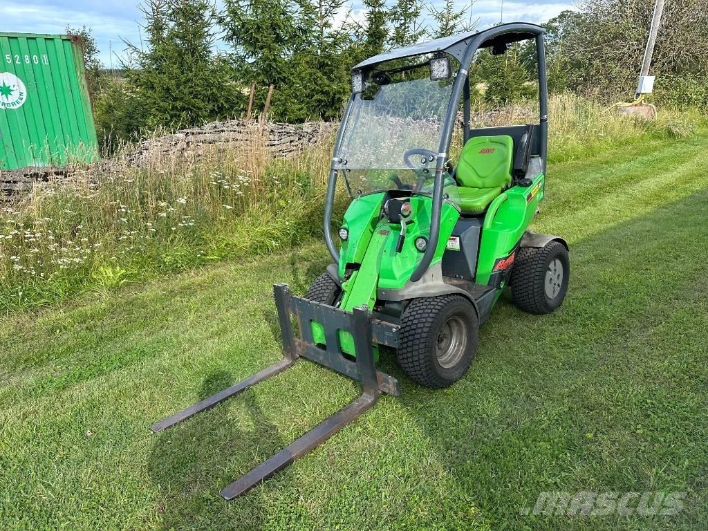 Avant 225 滑移轉向裝載機