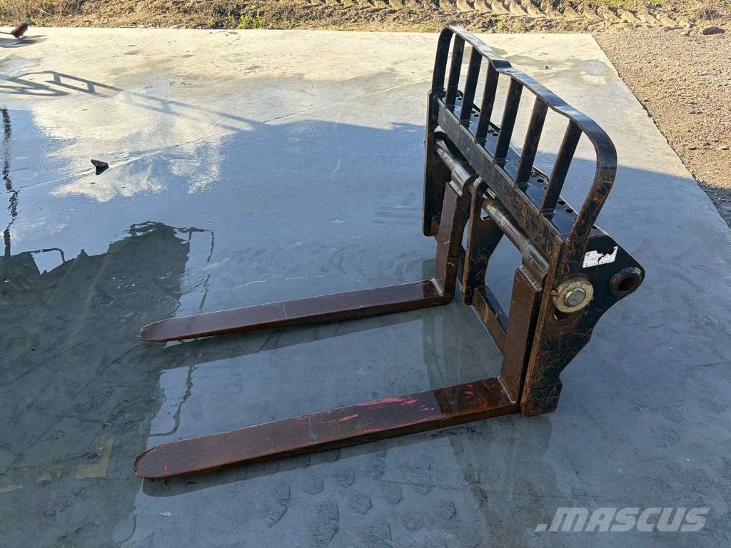 Manitou Pallegafler 伸縮臂操作車