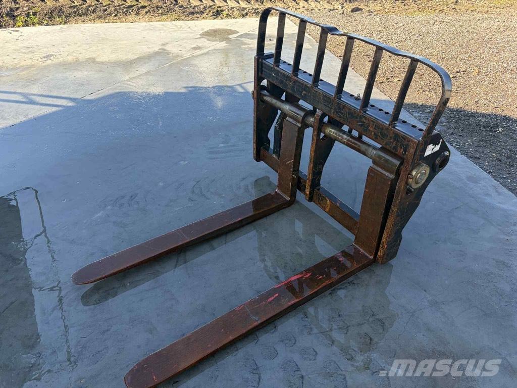 Manitou Pallegafler 伸縮臂操作車