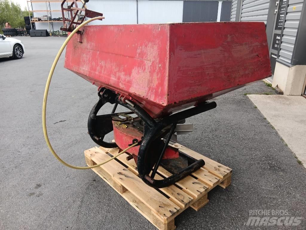YLÖ Viska 800 礦物撒布機