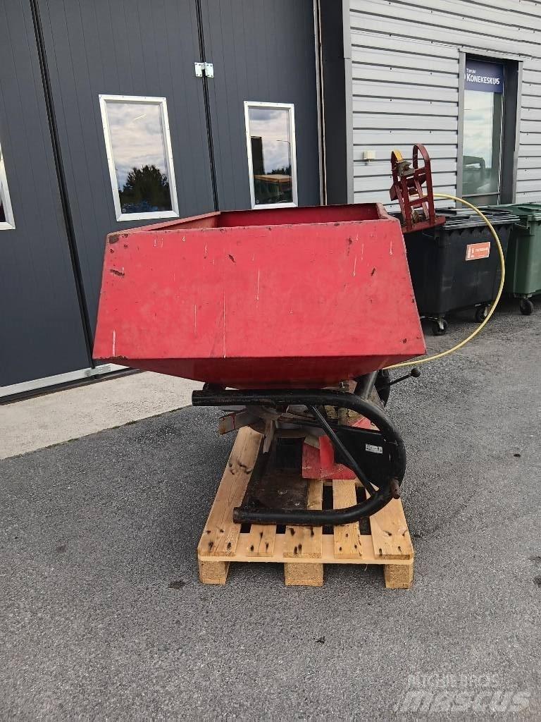 YLÖ Viska 800 礦物撒布機