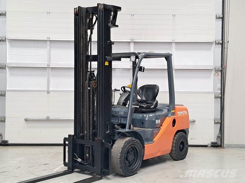 Toyota 02-8FDF30 柴油卡車