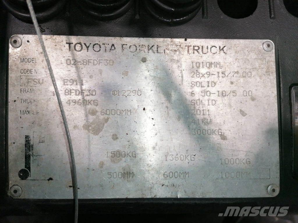 Toyota 02-8FDF30 柴油卡車