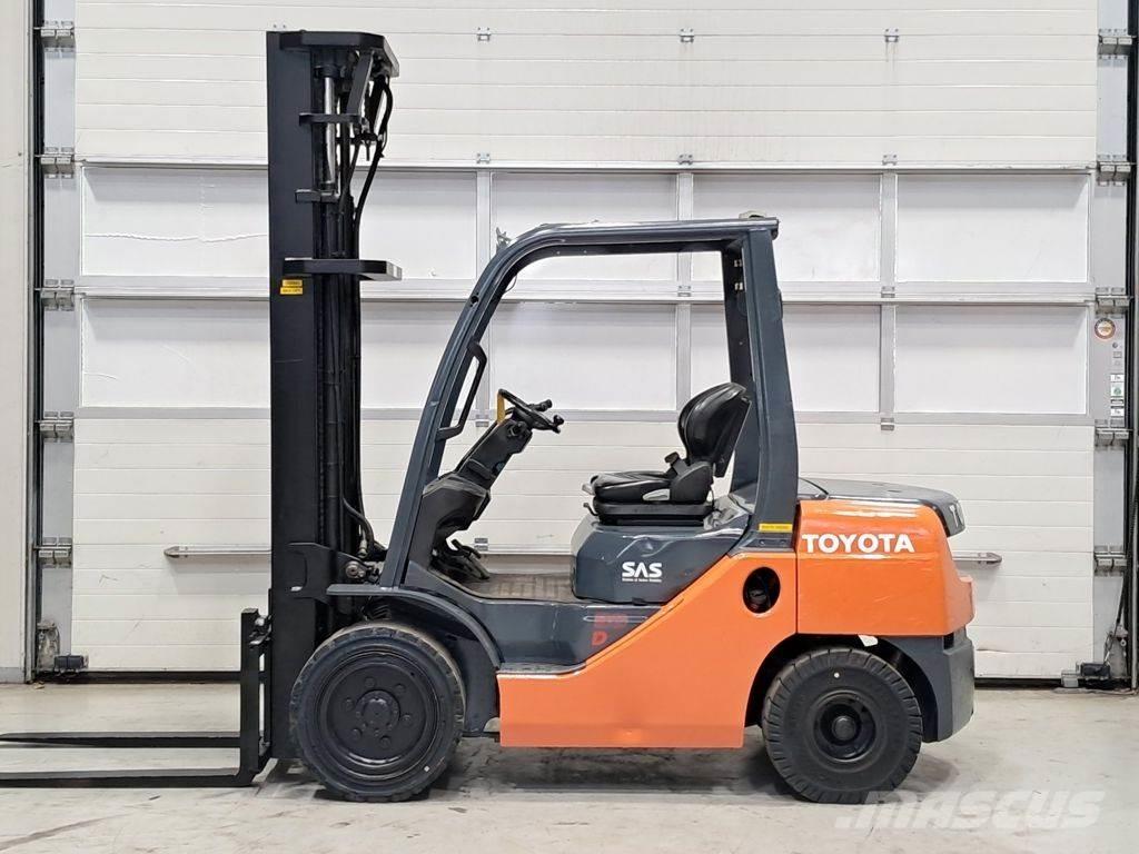 Toyota 02-8FDF30 柴油卡車