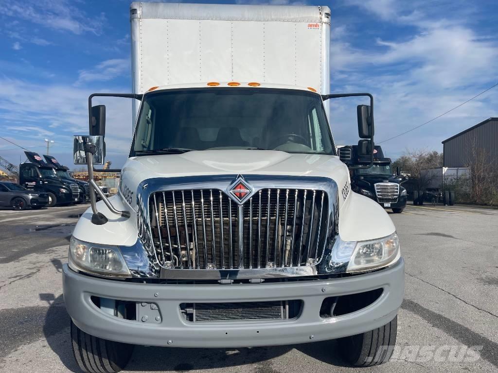 International 4300 貨箱式卡車