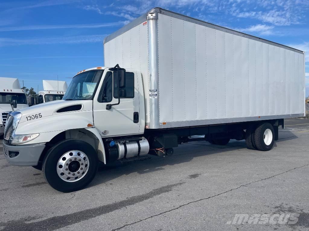 International 4300 貨箱式卡車