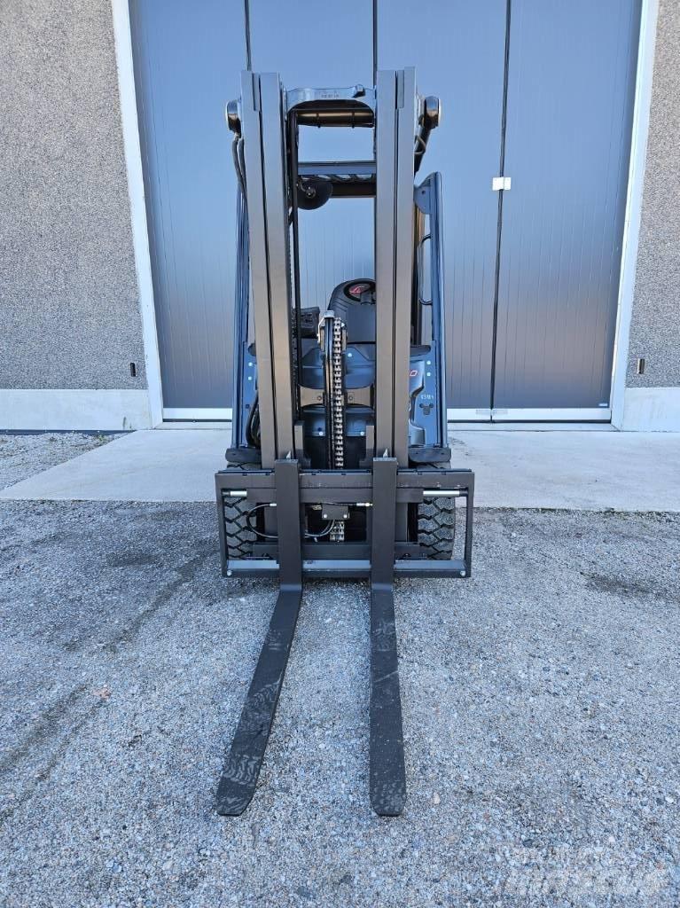 Linde E30-01 電動堆高機