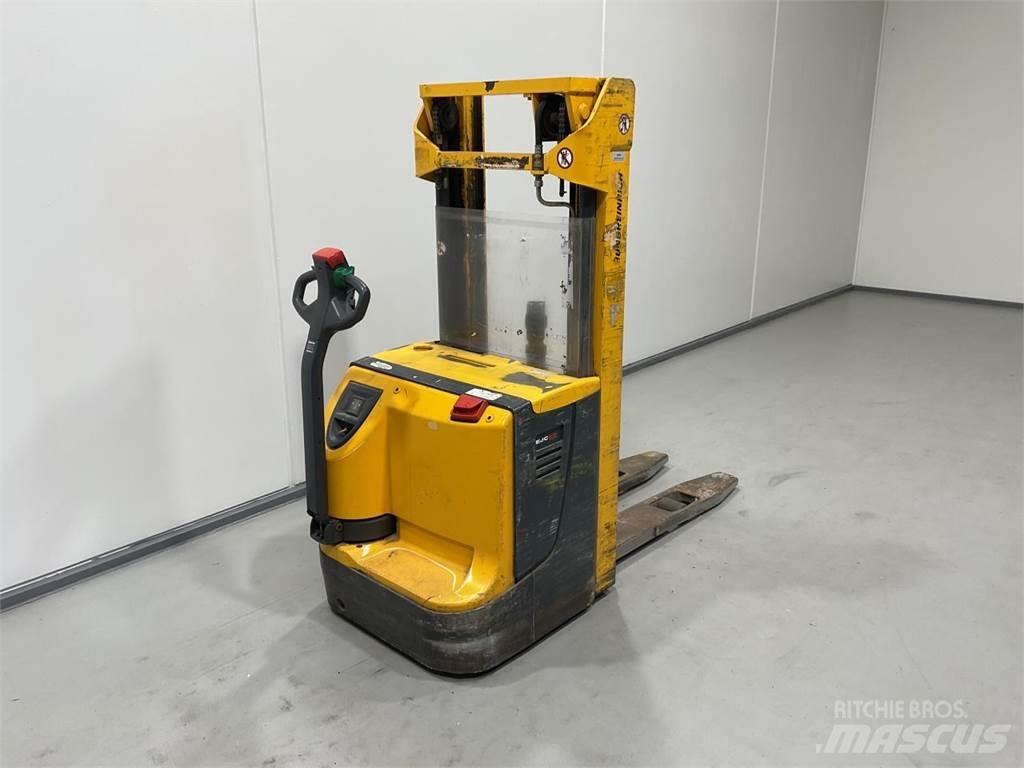 Jungheinrich EJC12 自走式堆積機