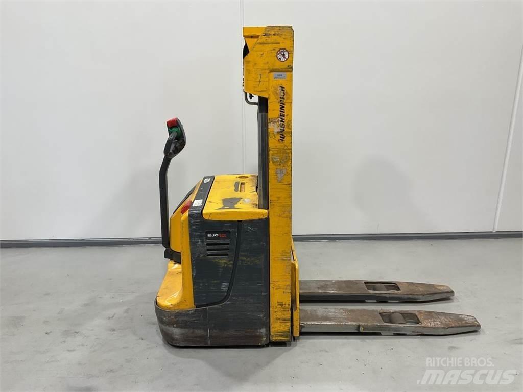 Jungheinrich EJC12 自走式堆積機