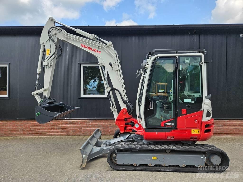 Takeuchi TB 260 小型挖土機/掘鑿機<7t(小型挖掘機)