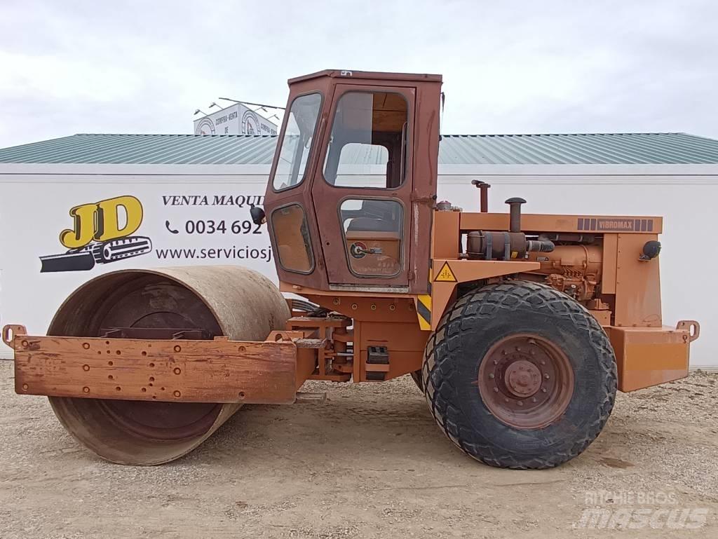 CASE W 1102 土壤壓實機