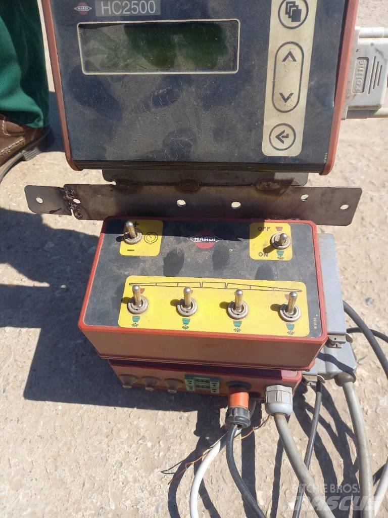 Hardi Commander 4200 牽引式噴霧機
